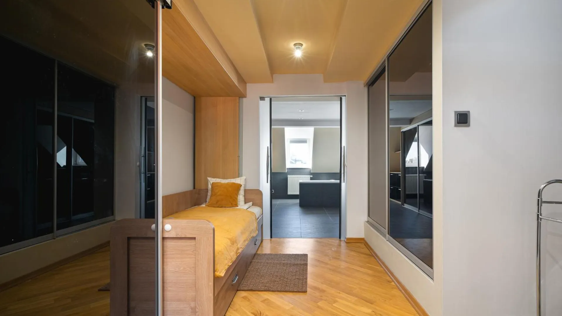 Close-Golden Apartments - Huge Apartment - 13 People - 150M2 Apartment - Stare Miasto Warsaw