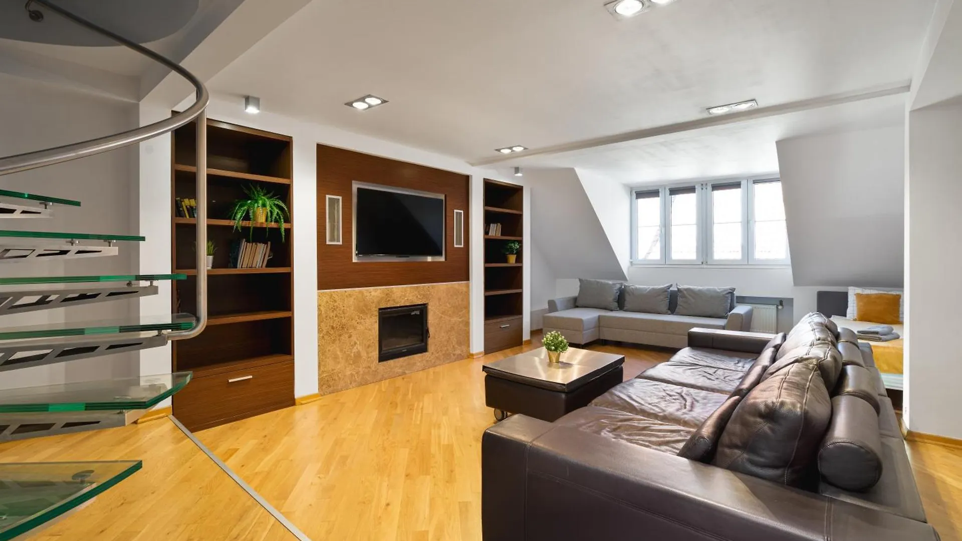 Close-Golden Apartments - Huge Apartment - 13 People - 150M2 Apartment - Stare Miasto Warsaw Poland