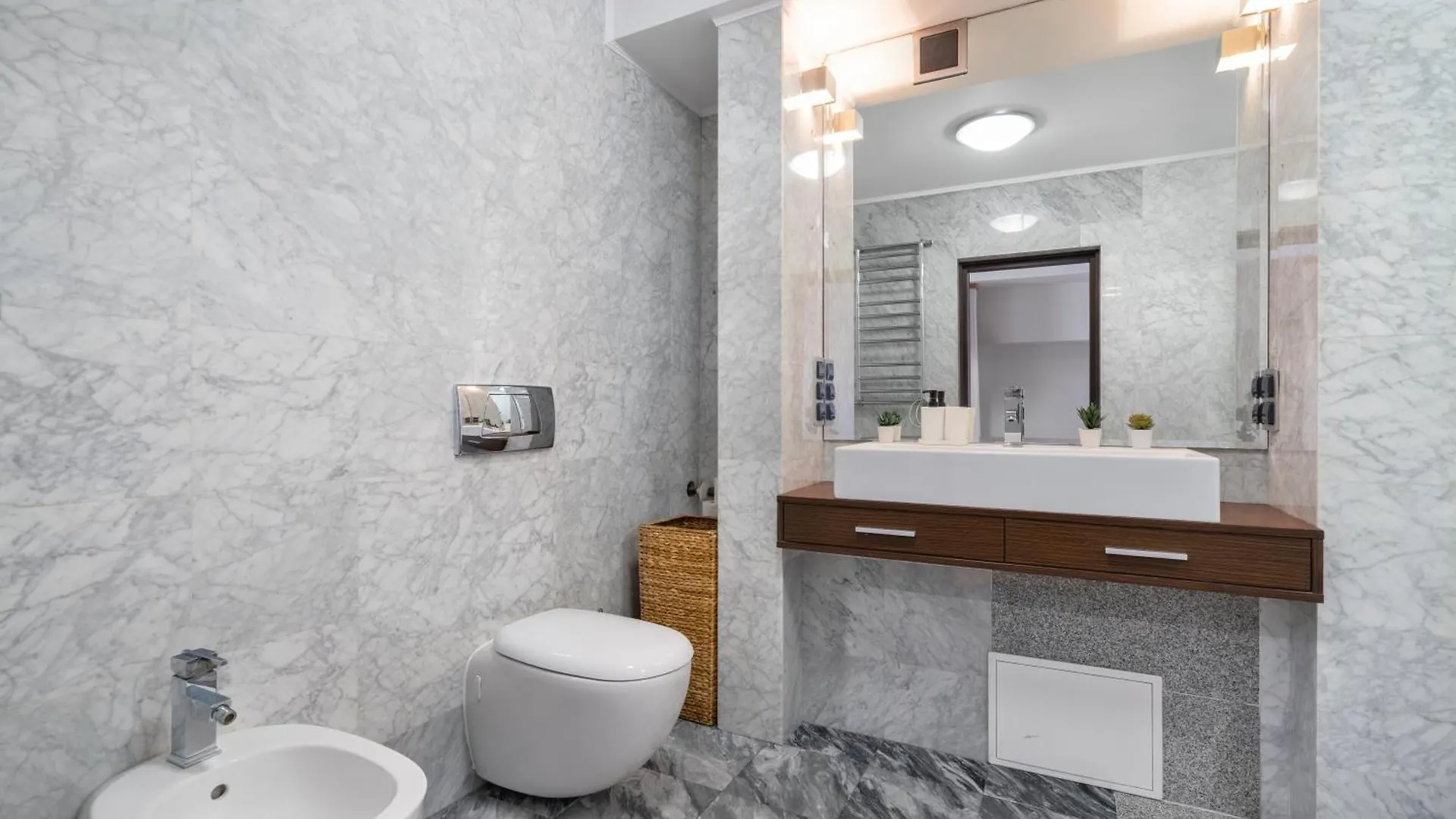 Close-Golden Apartments - Huge Apartment - 13 People - 150M2 Apartment - Stare Miasto Warsaw
